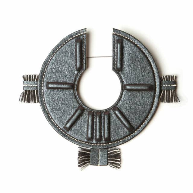brooch_floresoria